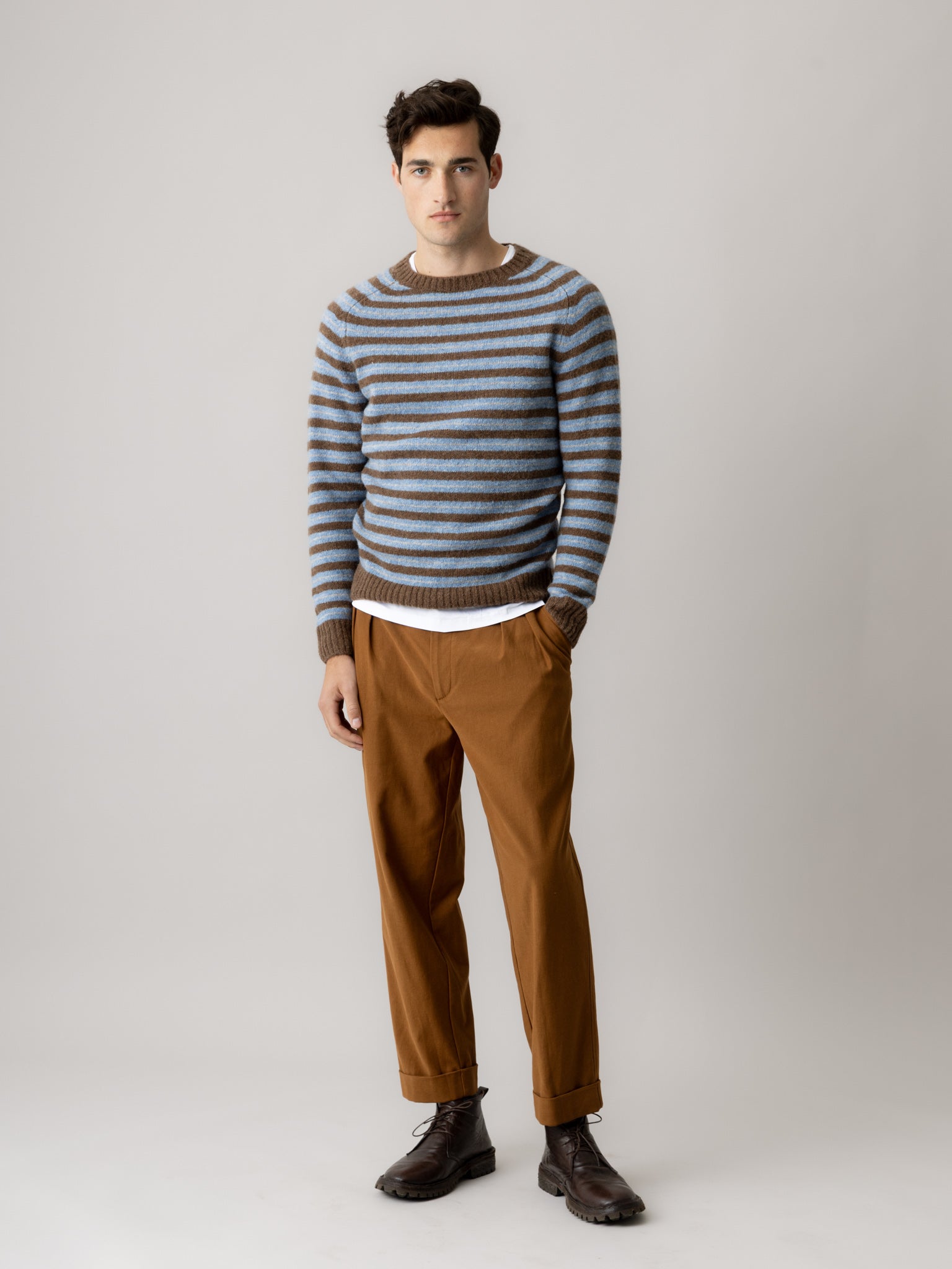 Modelshot / Chocolate Brown Melange / Detail